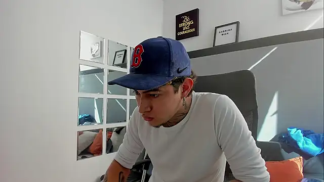 Snapshot of Sky_Wild chatting on 10-25-25, 08:14 Sky Wild online show from 10-25-25, 08:14