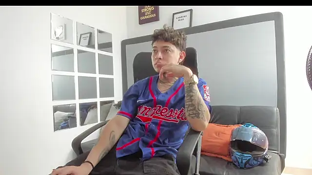 Snapshot of Sky_Wild chatting on 11-06-25, 08:32 Sky Wild online show from 11-06-25, 08:32