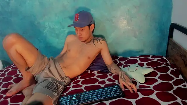 Snapshot of Sky_Wild chatting on 12-19-25, 12:39 Sky Wild online show from 12-19-25, 12:39