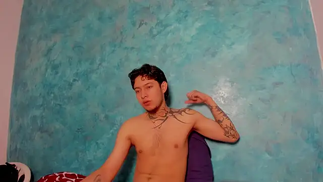 Snapshot of Sky_Wild chatting on 12-22-25, 01:02 Sky Wild online show from 12-22-25, 01:02