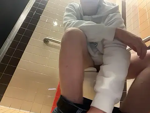 Snapshot of eddieeeeee1232 chatting on 11-03-25, 05:47 eddieeeeee1232 online show from 11-03-25, 05:47