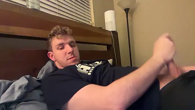 Snapshot of eddieeeeee1232 chatting on 12-19-25, 05:14 eddieeeeee1232 online show from 12-19-25, 05:14