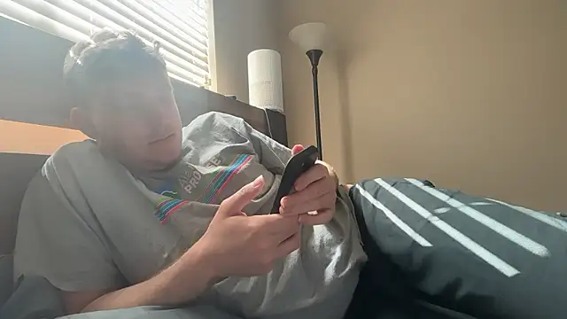 Snapshot of eddieeeeee1232 chatting on 12-19-25, 06:59 eddieeeeee1232 online show from 12-19-25, 06:59