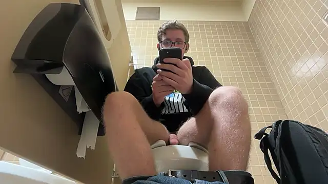 Snapshot of eddieeeeee1232 chatting on 03-26-26, 02:00 eddieeeeee1232 online show from 03-26-26, 02:00