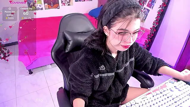 Snapshot of selina_lovers_ chatting on 03-09-26, 04:27 selina lovers online show from 03-09-26, 04:27