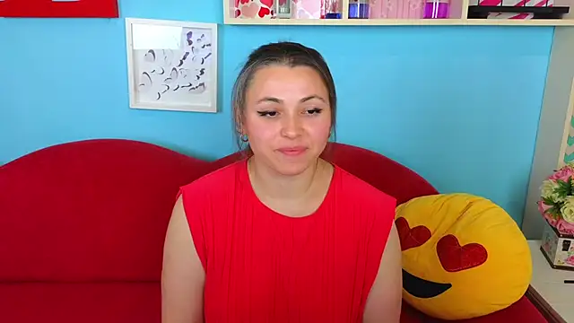 Snapshot of Soft_Lilly chatting on 10-20-25, 06:03 Soft Lilly online show from 10-20-25, 06:03