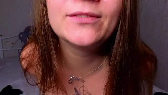 Snapshot of Amy__Leee_ chatting on 11-10-25, 06:51 Amy Leee online show from 11-10-25, 06:51