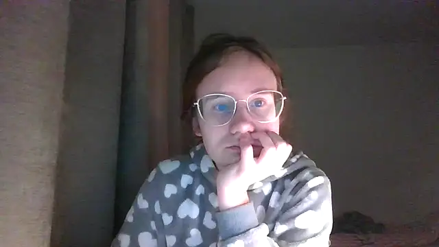 Snapshot of LuckySLove chatting on 01-12-26, 05:07 LuckySLove online show from 01-12-26, 05:07