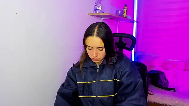 Emily Lindey online show from 11-21-25, 03:27