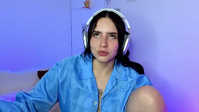 Emily Lindey online show from 02-15-26, 07:51