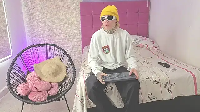 lily and wan online show from 10-29-25, 03:42