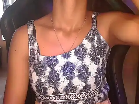 Snapshot of Surbhi_Taneja chatting on 11-04-25, 06:34 Surbhi Taneja online show from 11-04-25, 06:34