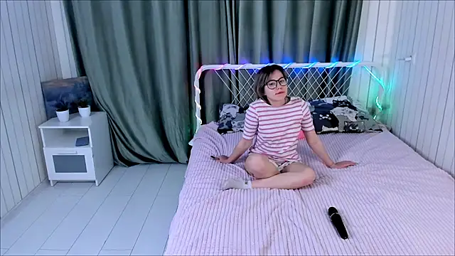 AlisiaEthen online show from 11-14-25, 08:40