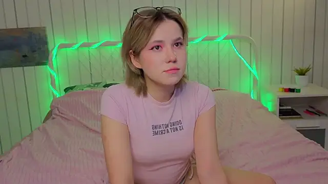 AlisiaEthen online show from 11-26-25, 08:21