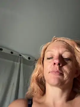 Snapshot of queenkelly1234 chatting on 07-05-26, 10:33 queenkelly1234 online show from 07-05-26, 10:33