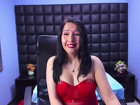 Agatha Leon  online show from 11-06-25, 12:06