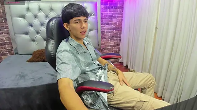 AmethystShadow17 online show from 10-20-25, 03:34