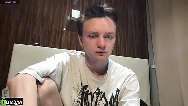 Snapshot of Logan_mett chatting on 11-19-25, 03:45 Logan mett online show from 11-19-25, 03:45