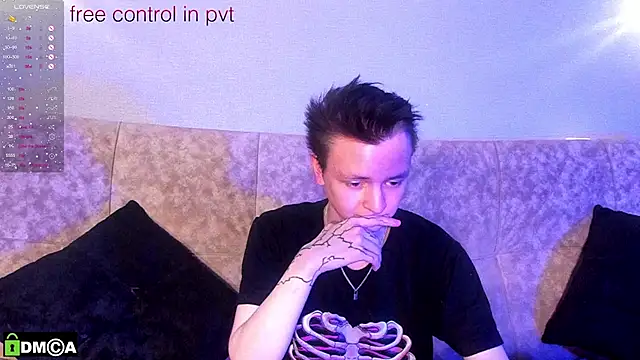 Snapshot of Logan_mett chatting on 11-22-25, 09:03 Logan mett online show from 11-22-25, 09:03