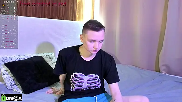 Snapshot of Logan_mett chatting on 11-25-25, 11:43 Logan mett online show from 11-25-25, 11:43