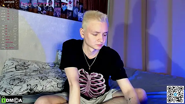 Snapshot of Logan_mett chatting on 12-01-25, 11:32 Logan mett online show from 12-01-25, 11:32