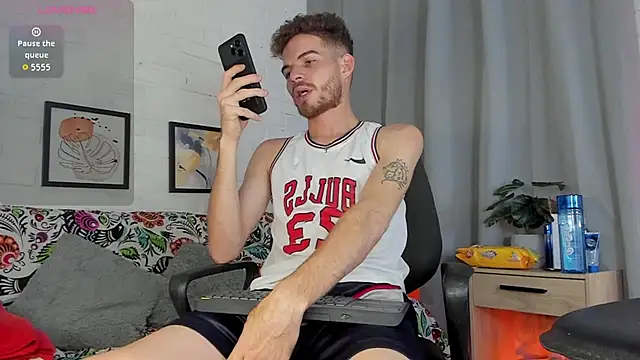 Snapshot of MATEO_HUNTER chatting on 12-14-25, 08:52 MATEO HUNTER online show from 12-14-25, 08:52