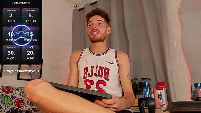 Snapshot of MATEO_HUNTER chatting on 12-15-25, 03:00 MATEO HUNTER online show from 12-15-25, 03:00