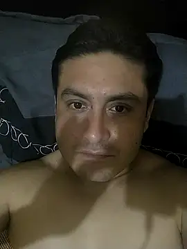 Snapshot of checheludo23 chatting on 10-14-25, 05:30 checheludo23 online show from 10-14-25, 05:30