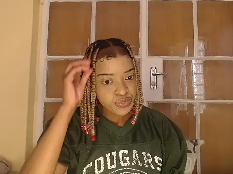 Snapshot of fifiqueen25 chatting on 11-19-25, 03:34 fifiqueen25 online show from 11-19-25, 03:34