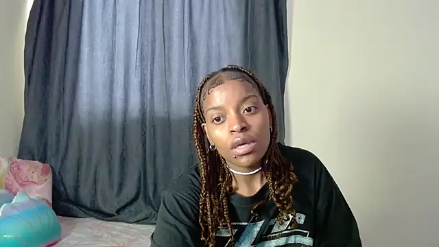 Snapshot of fifiqueen25 chatting on 03-20-26, 01:16 fifiqueen25 online show from 03-20-26, 01:16