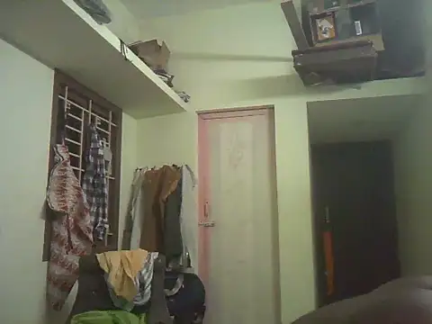 Snapshot of Vickyins480000 chatting on 11-10-25, 05:01 Vickyins480000 online show from 11-10-25, 05:01