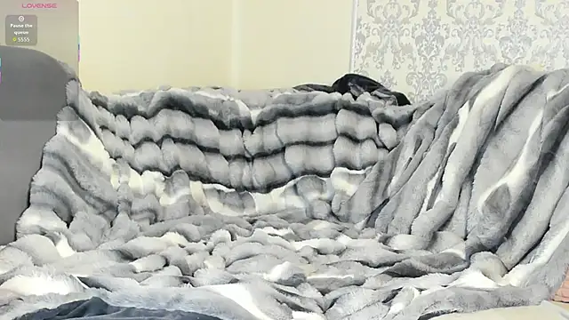 Snapshot of HeatherNextDoor chatting on 01-10-26, 04:36 HeatherNextDoor online show from 01-10-26, 04:36