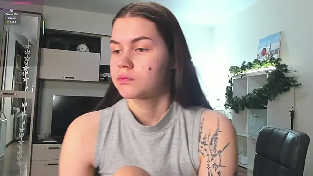 Snapshot of HeatherNextDoor chatting on 01-14-26, 03:56 HeatherNextDoor online show from 01-14-26, 03:56