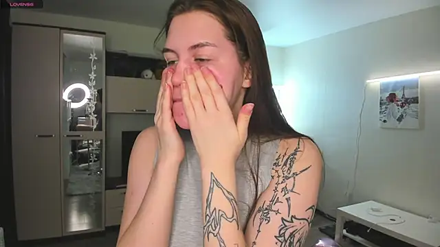 Snapshot of HeatherNextDoor chatting on 02-04-26, 07:14 HeatherNextDoor online show from 02-04-26, 07:14