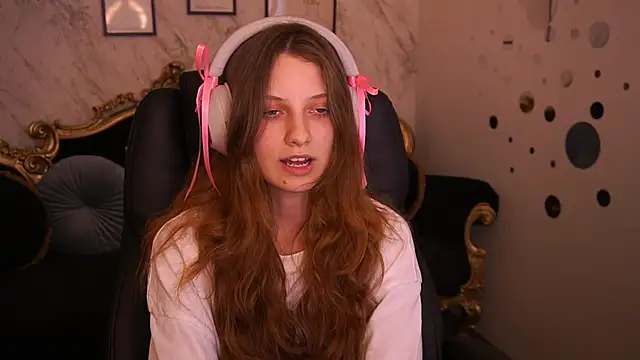 CuteeFoxy online show from 06-16-26, 01:47