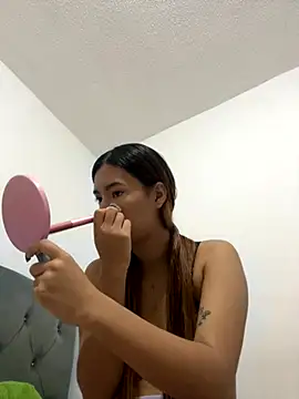 Snapshot of kittyrush_ chatting on 11-29-25, 01:19 kittyrush online show from 11-29-25, 01:19