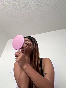 Snapshot of kittyrush_ chatting on 12-17-25, 08:37 kittyrush online show from 12-17-25, 08:37