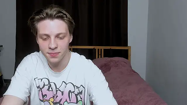 Snapshot of Blossomandbee chatting on 11-04-25, 10:20 Blossomandbee online show from 11-04-25, 10:20