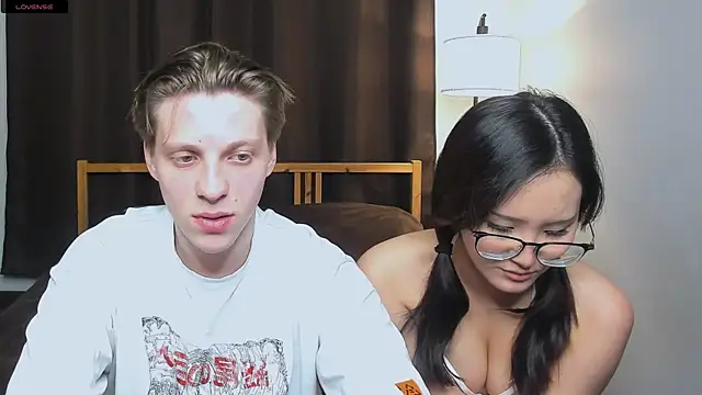 Snapshot of Blossomandbee chatting on 12-03-25, 12:07 Blossomandbee online show from 12-03-25, 12:07