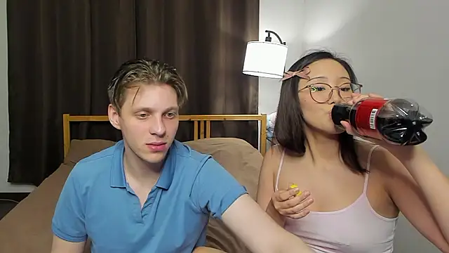 Snapshot of Blossomandbee chatting on 03-23-26, 06:45 Blossomandbee online show from 03-23-26, 06:45