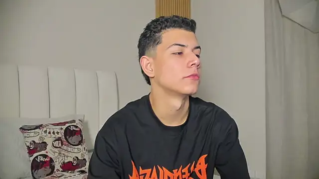 Snapshot of FireGuy_99 chatting on 12-05-25, 12:58 FireGuy 99 online show from 12-05-25, 12:58