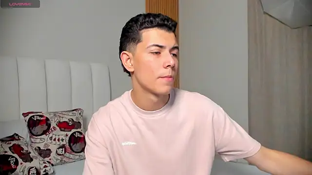 Snapshot of FireGuy_99 chatting on 01-09-26, 01:14 FireGuy 99 online show from 01-09-26, 01:14