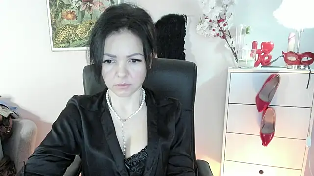 Snapshot of Mollybloom40 chatting on 02-10-26, 02:43 Mollybloom40 online show from 02-10-26, 02:43