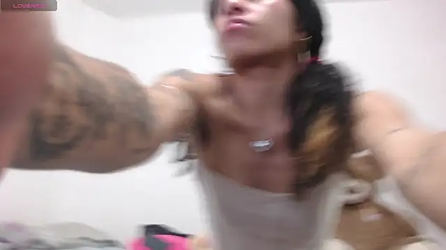 Snapshot of toxic_sweet_1 chatting on 11-18-25, 03:45 toxic sweet 1 online show from 11-18-25, 03:45