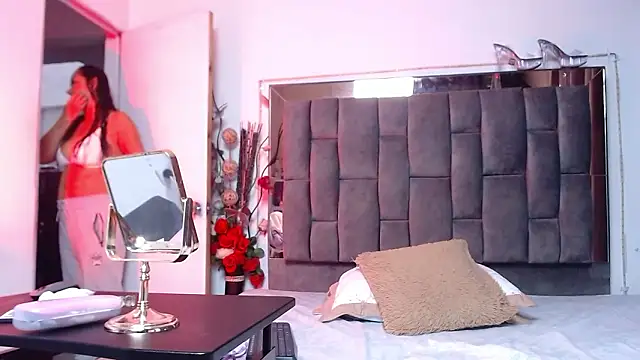 Snapshot of Salmma_Milf chatting on 02-25-26, 11:53 Salmma Milf online show from 02-25-26, 11:53