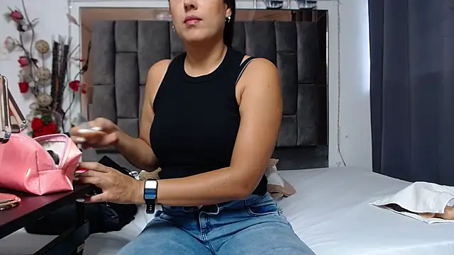 Snapshot of Salmma_Milf chatting on 02-26-26, 11:42 Salmma Milf online show from 02-26-26, 11:42