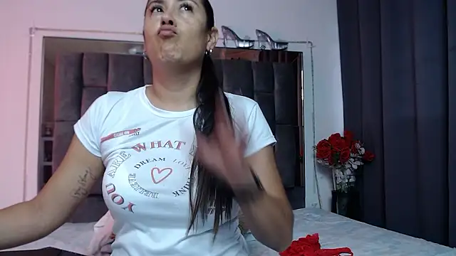 Snapshot of Salmma_Milf chatting on 03-04-26, 11:49 Salmma Milf online show from 03-04-26, 11:49