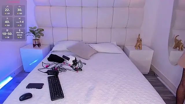 Emili  Jackson online show from 11-17-25, 04:18