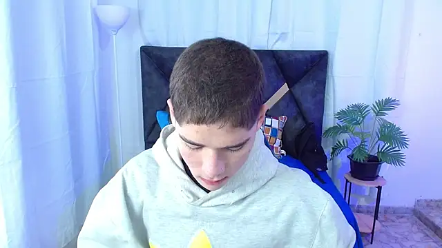 Snapshot of Mattass18 chatting on 10-17-25, 01:35 Mattass18 online show from 10-17-25, 01:35