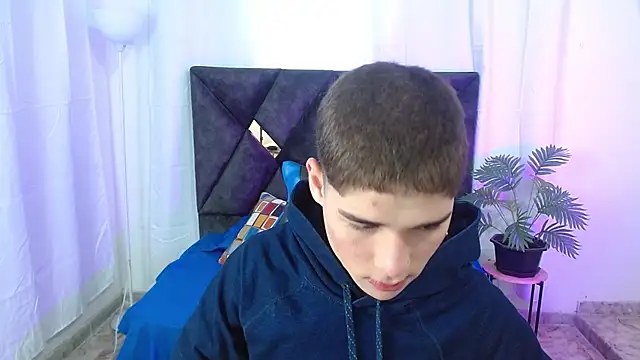 Snapshot of Mattass18 chatting on 10-23-25, 01:32 Mattass18 online show from 10-23-25, 01:32